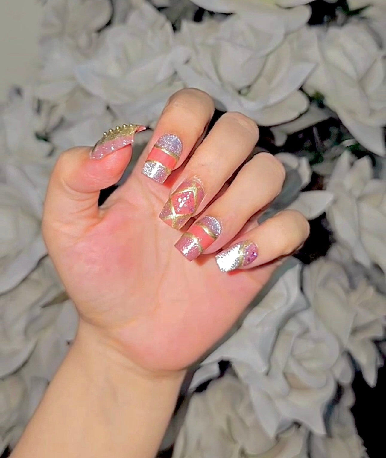 “Pink Glimmer Cat Eye Press-On Nails”