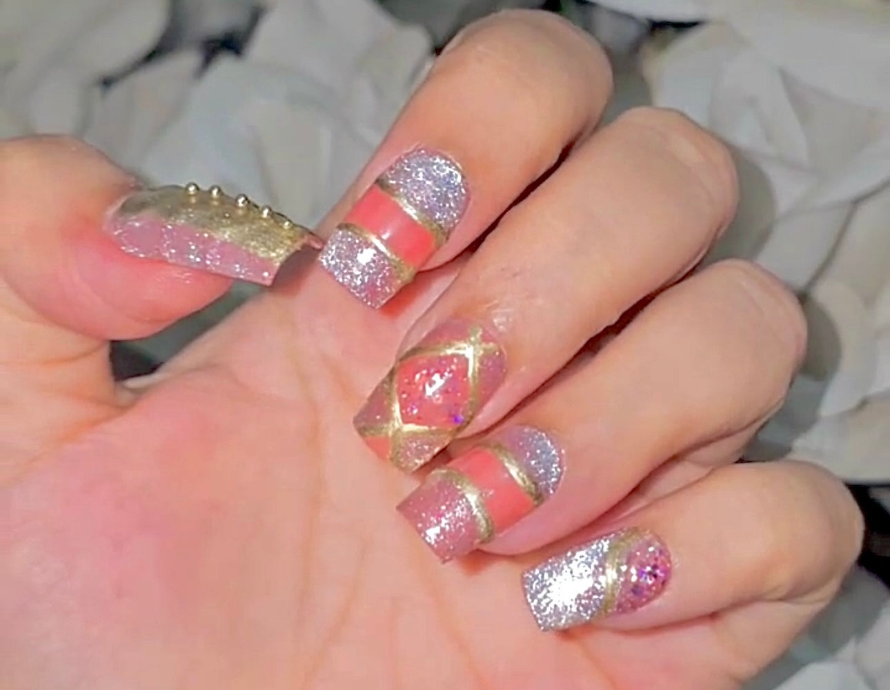 “Pink Glimmer Cat Eye Press-On Nails”