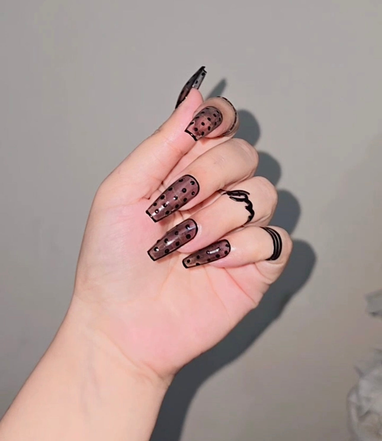 “Shadow Chic Press-Ons”