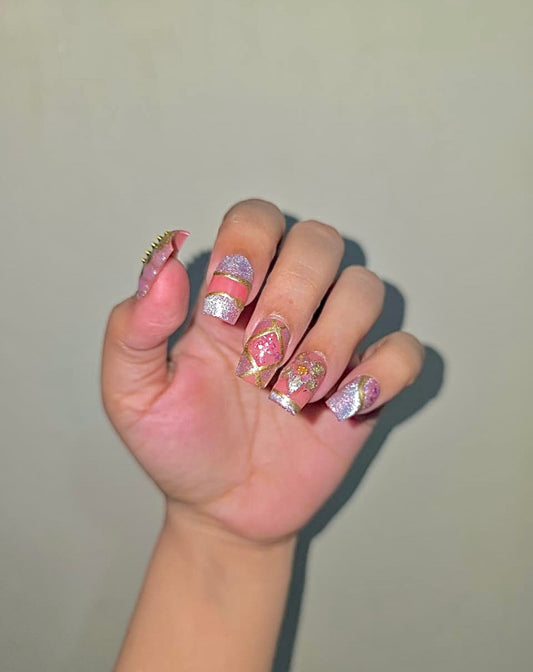 “Pink Glimmer Cat Eye Press-On Nails”
